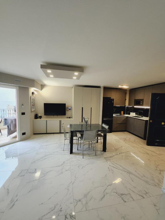 Exclusive Panoramic Sea View In Victoria Beach Мантон Екстер'єр фото