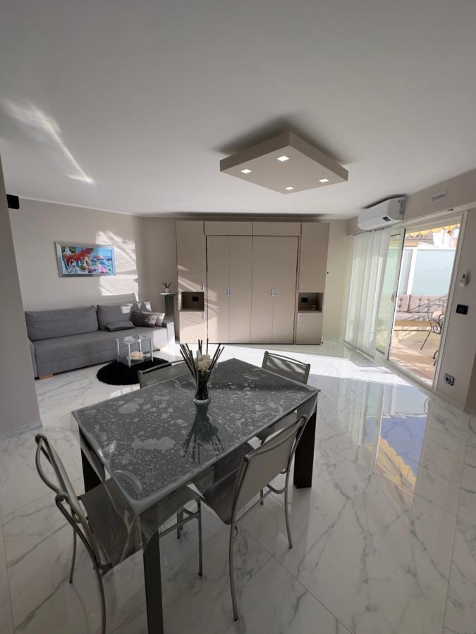 Exclusive Panoramic Sea View In Victoria Beach Мантон Екстер'єр фото