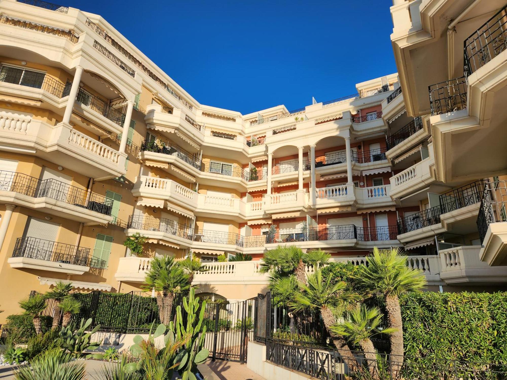 Exclusive Panoramic Sea View In Victoria Beach Мантон Екстер'єр фото