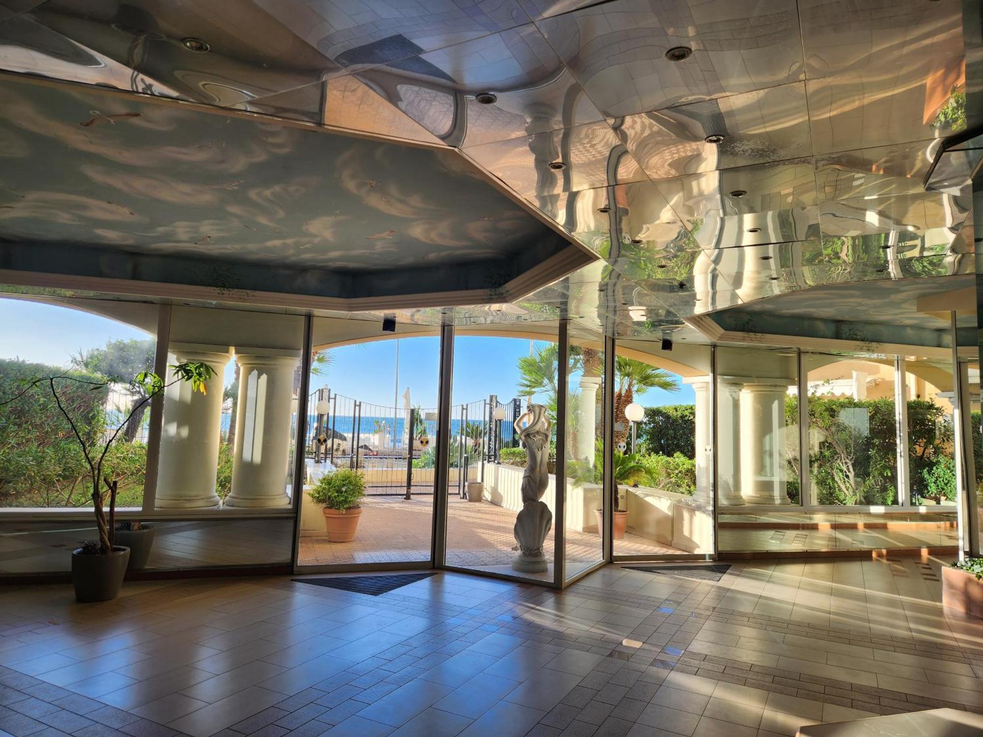 Exclusive Panoramic Sea View In Victoria Beach Мантон Екстер'єр фото
